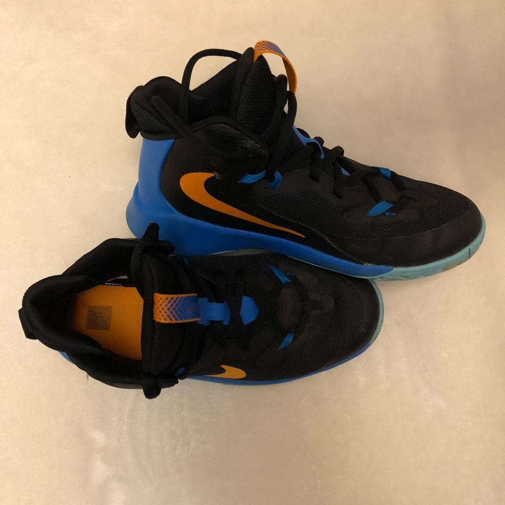 Boys NIKE basketball shoes!!!